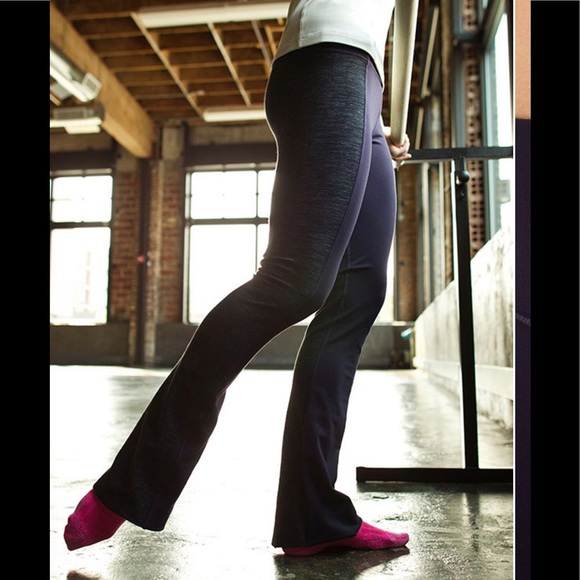 Lululemon Barre Pulse Pant Flare Two Fabrics Block Denim Plum Stretch High Waist - Picture 4 of 16